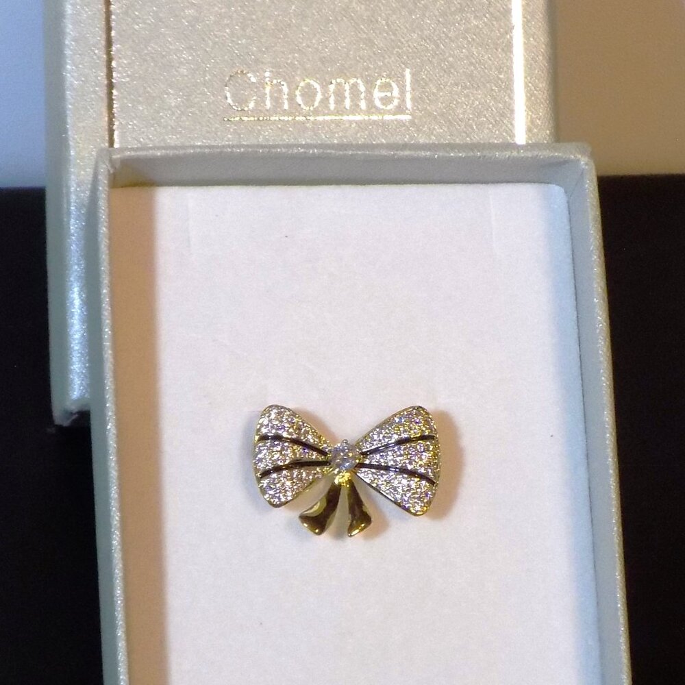 New Chomel CZ Cubic Zirconia Gold Plated Dainty Ribbon Bow Brooch